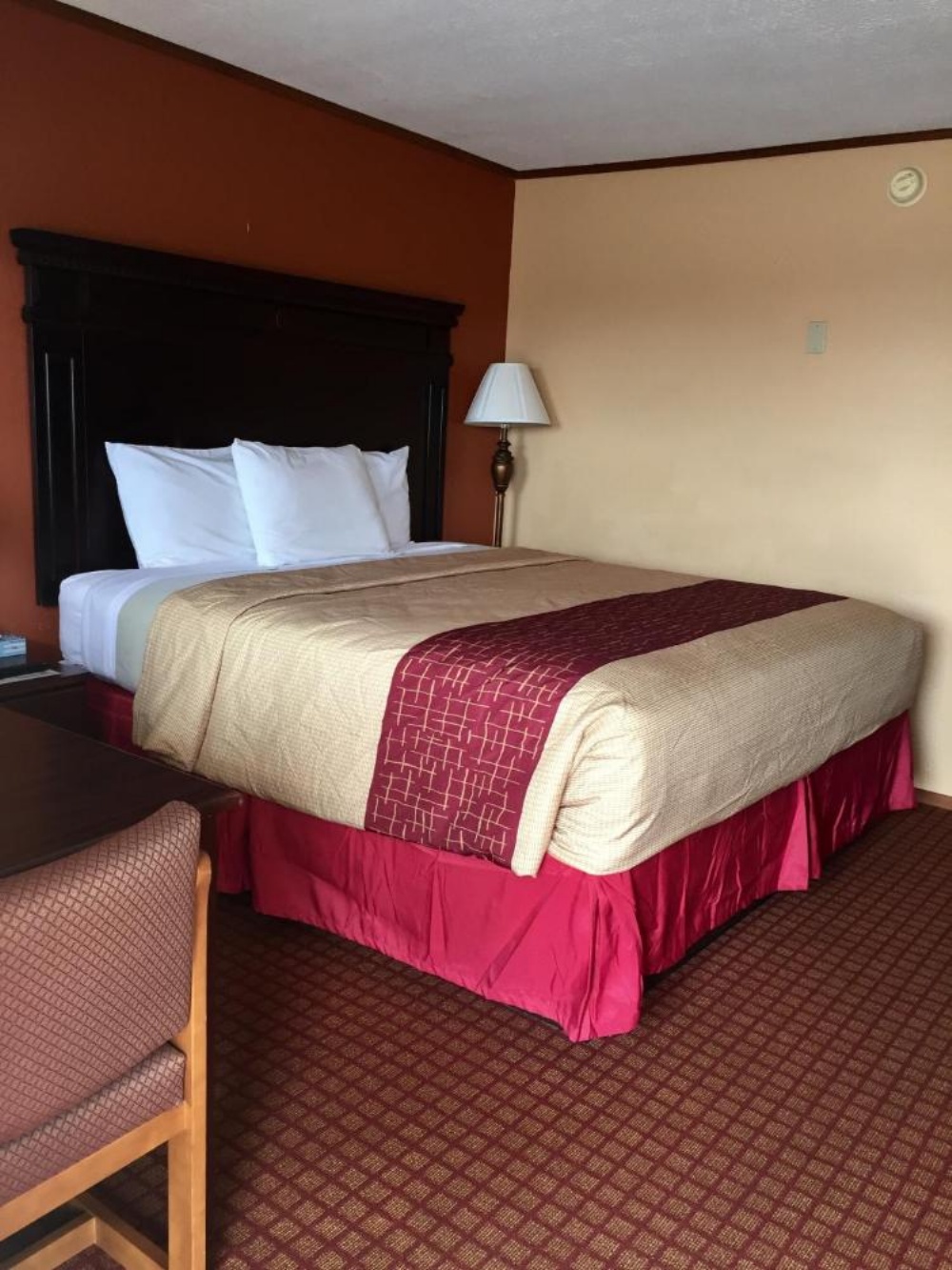 DeQueen Courtyard Inn